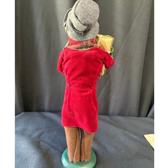 Rare BYERS CHOICE 2016 BURGUNDY FAMILY MAN HOLDING GIFTS - Picture 2 of 5